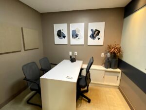 Sala de atendimento fechada da Office 424