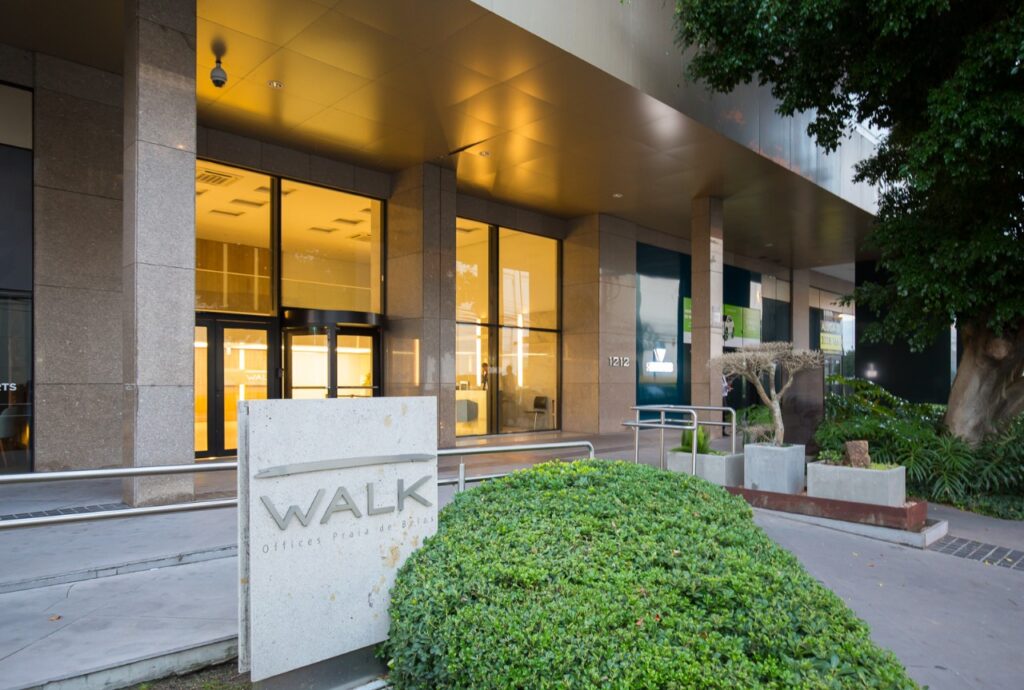 Entrada do prédio Walk Offices, Av. Praia de Belas, 1212