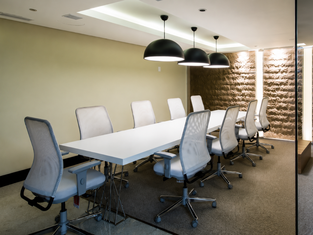 Sala de reunião ampla da Office 424